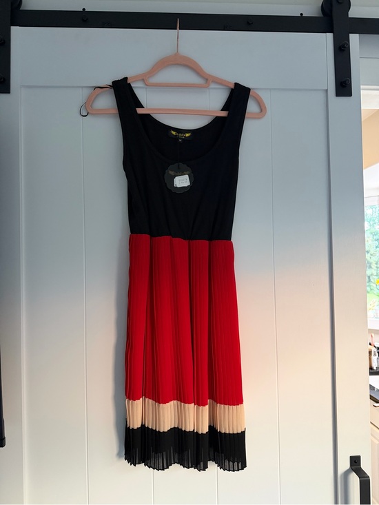 Dresses & Skirts - Black & Red Pleated Colorblock Sleeveless Dress
